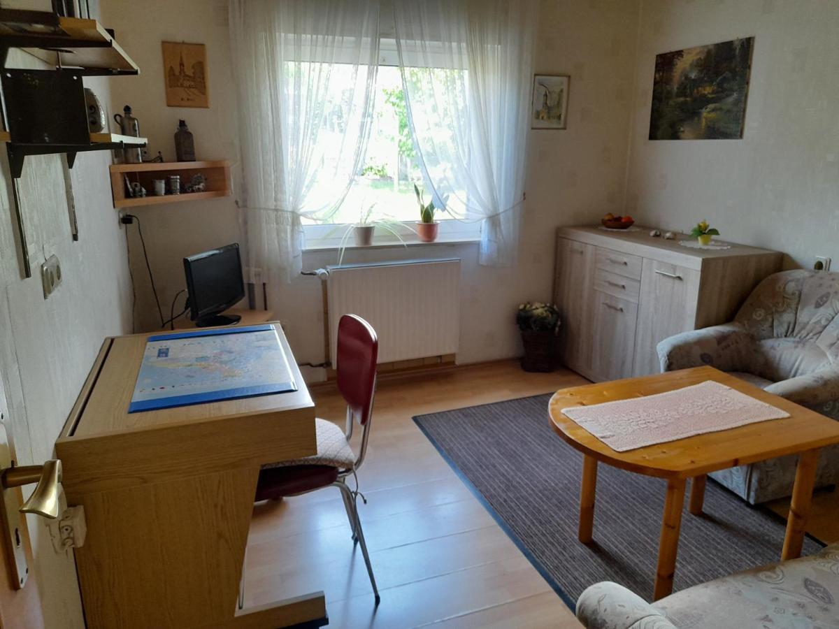 Ferienwohnung Woelbert Altendiez Exterior photo
